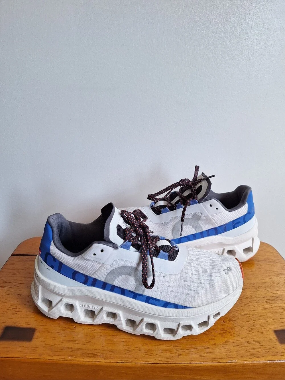 On Running Cloudmonster Women's  Frost/Cobalt Size 7.5